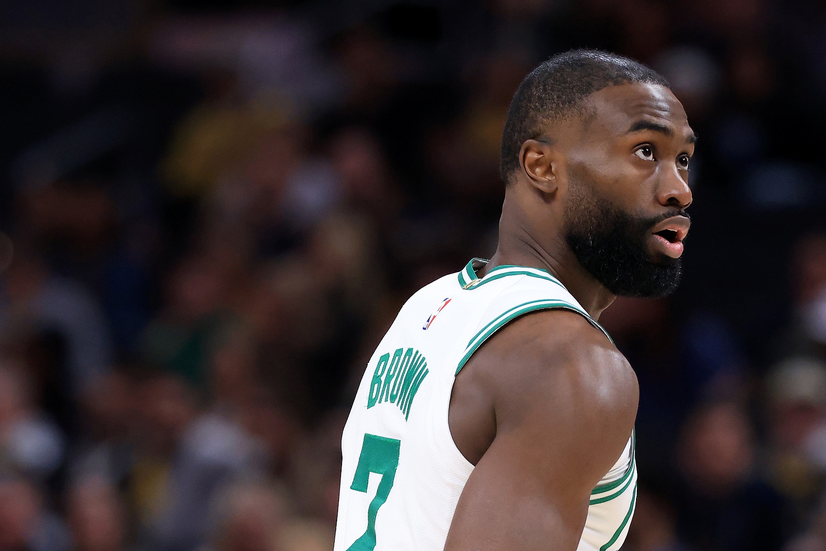 要罚得罚！NBA官方：杰伦·布朗公开批评裁判判罚 罚款35000美元