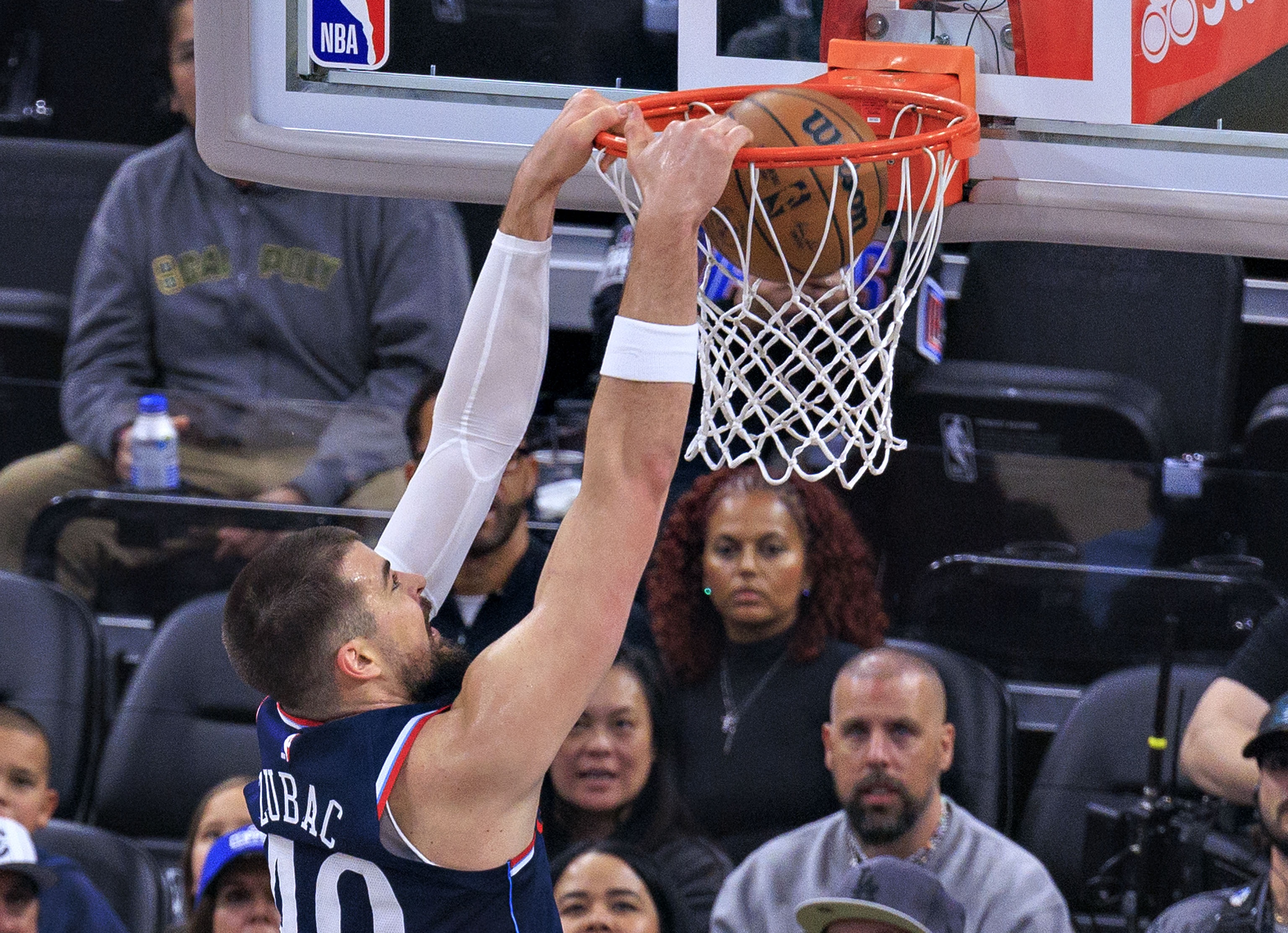 乐鱼-快船此前拒绝绿军对祖巴茨报价：安芬尼·西蒙斯+1首轮+1互换