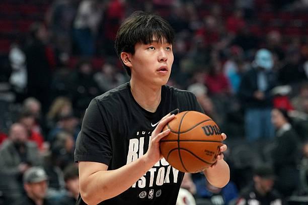 Leyu-小编扣鸡腿，开拓者官方把下放的杨瀚森误写成双向合同球员