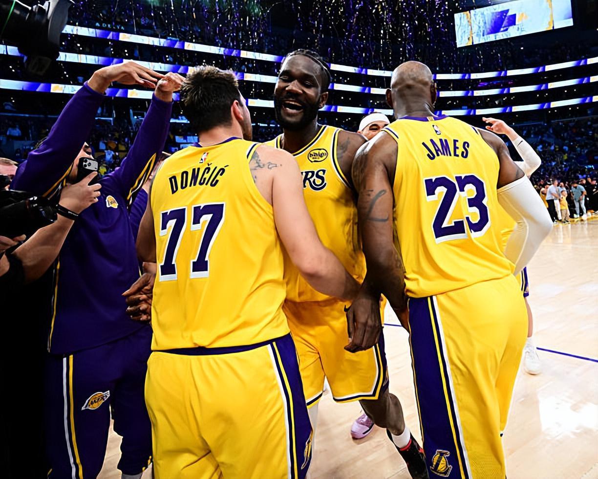 乐鱼体育-关键时刻简直是攻守兼备，湖人先发中锋的个人能力绝对不差？